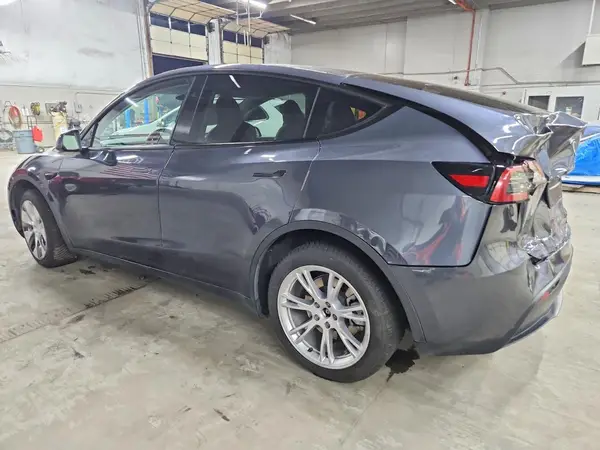 7SAYGDEE6PF887340 2023 TESLA MODEL Y - Image 2