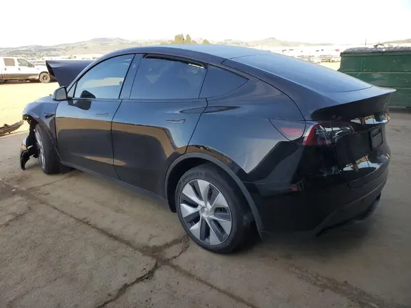7SAYGDEE6PF910258 2023 TESLA MODEL Y - Image 2