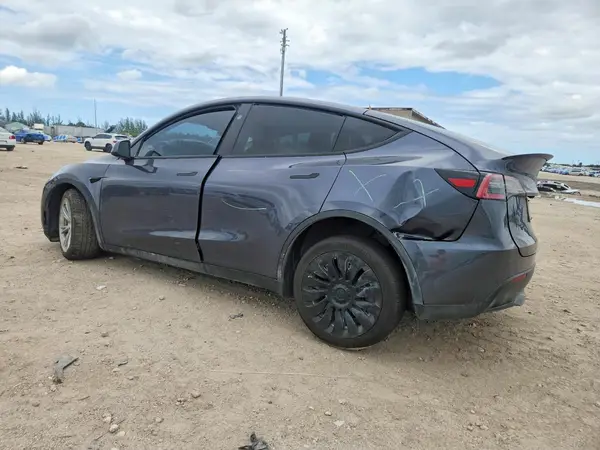 7SAYGDEE6PF923950 2023 TESLA MODEL Y - Image 2