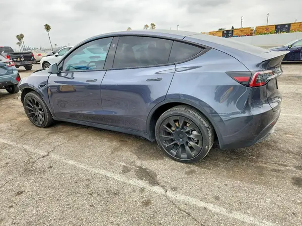 7SAYGDEE6PF926587 2023 TESLA MODEL Y - Image 2