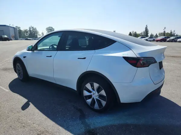 7SAYGDEE6PF958035 2023 TESLA MODEL Y - Image 2