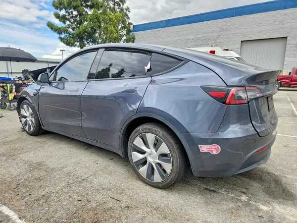 7SAYGDEE6PF965518 2023 TESLA MODEL Y - Image 2
