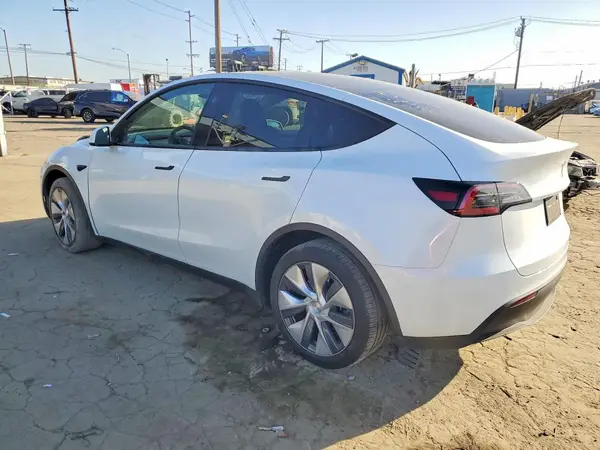 7SAYGDEE6RA228190 2024 TESLA MODEL Y - Image 2