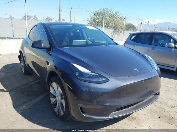 7SAYGDEE6RA229579 2024 TESLA MODEL Y - Image 1
