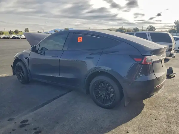 7SAYGDEE6RA233289 2024 TESLA MODEL Y - Image 2