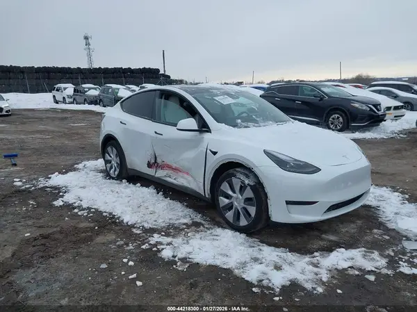 7SAYGDEE6RA278247 2024 TESLA MODEL Y - Image 1