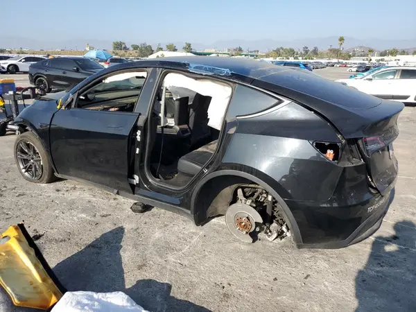 7SAYGDEE6RF025545 2024 TESLA MODEL Y - Image 2
