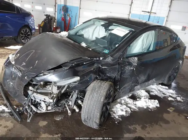 7SAYGDEE6RF070212 2024 TESLA MODEL Y - Image 2