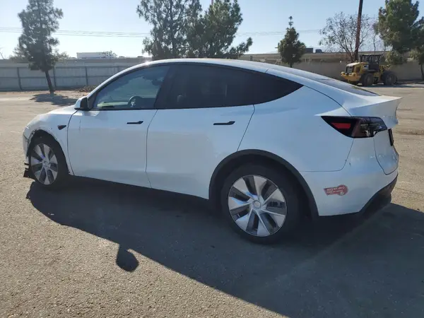 7SAYGDEE6RF083400 2024 TESLA MODEL Y - Image 2