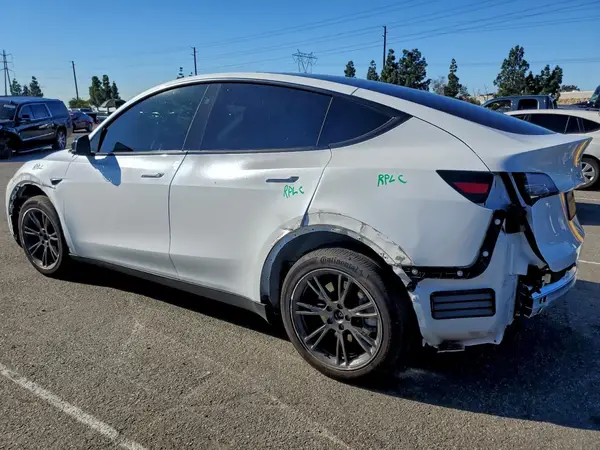 7SAYGDEE6RF106755 2024 TESLA MODEL Y - Image 2