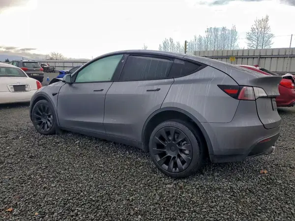 7SAYGDEE6RF120073 2024 TESLA MODEL Y - Image 2