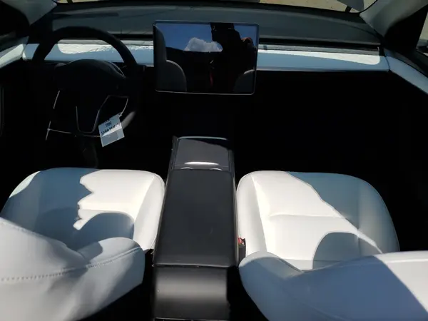 7SAYGDEE6RF131123 2024 TESLA MODEL Y - Image 8