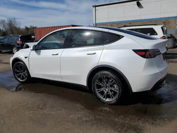 7SAYGDEE6RF149685 2024 TESLA MODEL Y - Image 2
