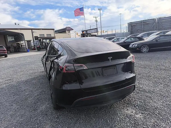 7SAYGDEE6RF197672 2024 TESLA MODEL Y - Image 2