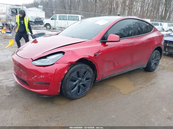 7SAYGDEE6RF198207 2024 TESLA MODEL Y - Image 2