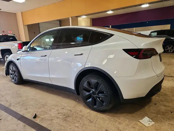 7SAYGDEE6RF198742 2024 TESLA MODEL Y - Image 2