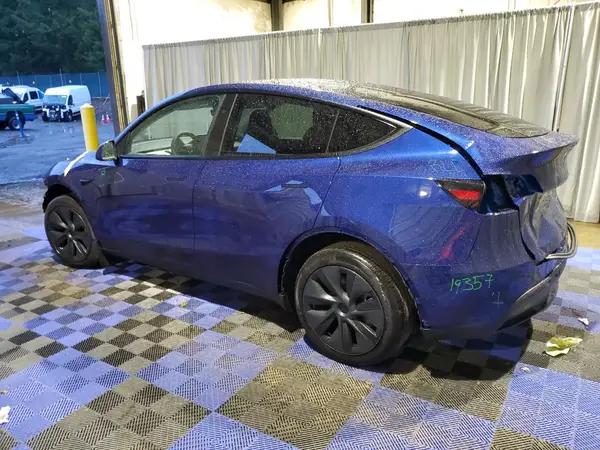 7SAYGDEE6RF203020 2024 TESLA MODEL Y - Image 2