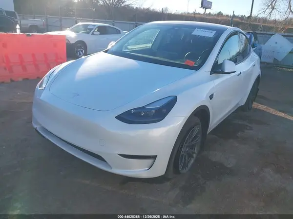 7SAYGDEE6RF204989 2024 TESLA MODEL Y - Image 2
