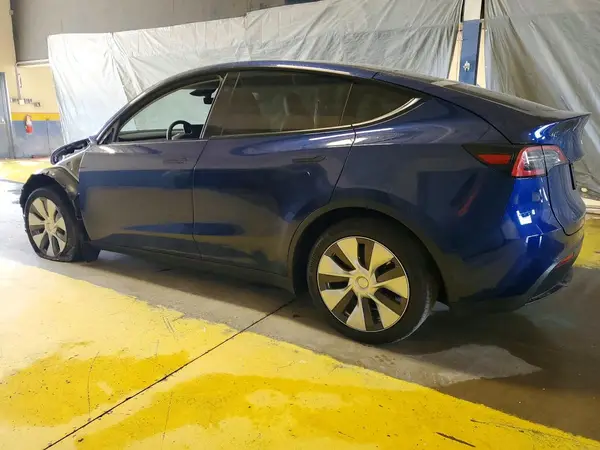 7SAYGDEE6RF988123 2024 TESLA MODEL Y - Image 2