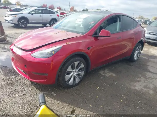 7SAYGDEE6RF989045 2024 TESLA MODEL Y - Image 2
