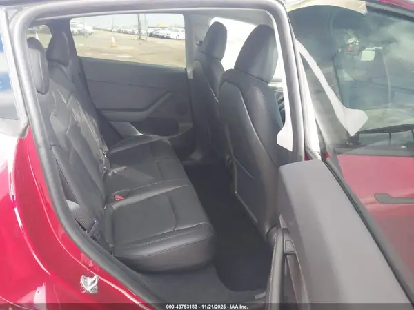 7SAYGDEE6RF989045 2024 TESLA MODEL Y - Image 8