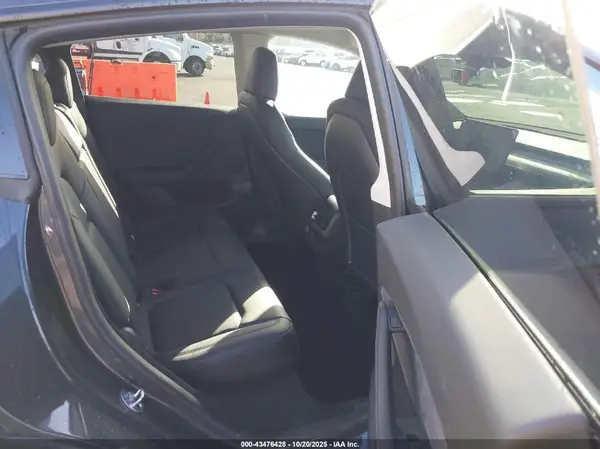 7SAYGDEE6RF990910 2024 TESLA MODEL Y - Image 8