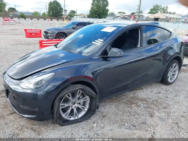7SAYGDEE6RF993466 2024 TESLA MODEL Y - Image 2