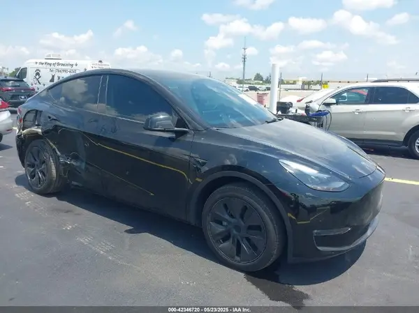7SAYGDEE6SA350229 2025 TESLA MODEL Y - Image 1