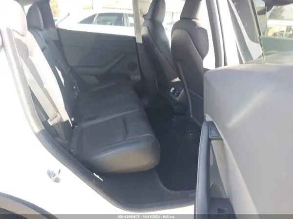 7SAYGDEE6SF218820 2025 TESLA MODEL Y - Image 8