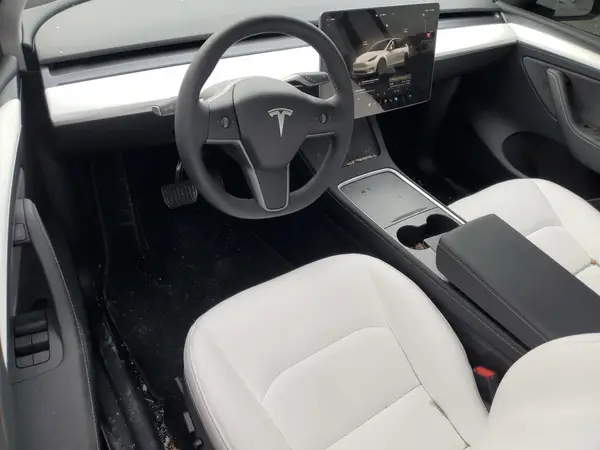 7SAYGDEE6SF220440 2025 TESLA MODEL Y - Image 8