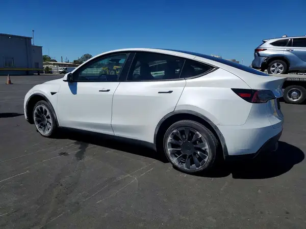 7SAYGDEE6SF234581 2025 TESLA MODEL Y - Image 2