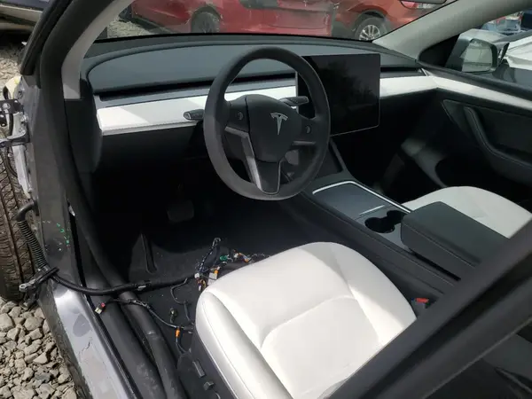 7SAYGDEE6SF252899 2025 TESLA MODEL Y - Image 8