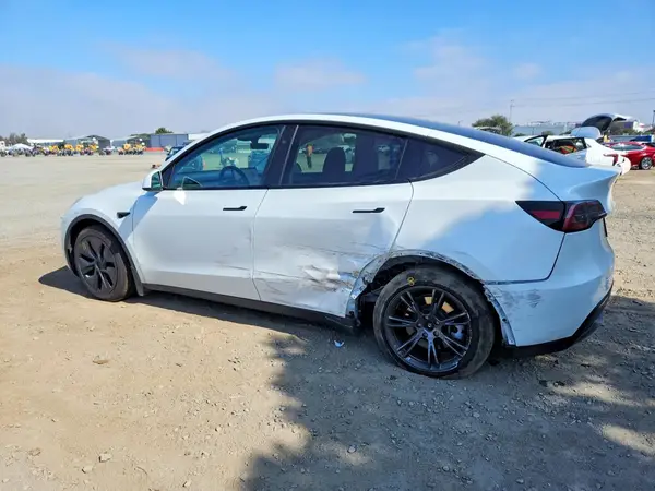7SAYGDEE6SF266320 2025 TESLA MODEL Y - Image 2