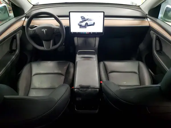 7SAYGDEE6SF275356 2025 TESLA MODEL Y - Image 8