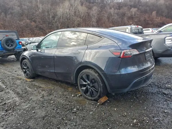 7SAYGDEE6SF287104 2025 TESLA MODEL Y - Image 2