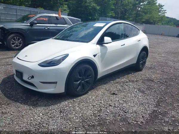 7SAYGDEE6SF293100 2025 TESLA MODEL Y - Image 2