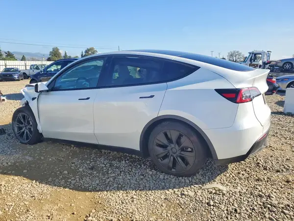 7SAYGDEE6SF300949 2025 TESLA MODEL Y - Image 2