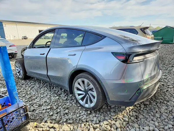7SAYGDEE6TA381174 2026 TESLA MODEL Y - Image 2