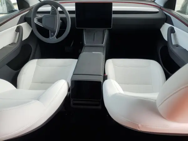 7SAYGDEE6TA388934 2026 TESLA MODEL Y - Image 8