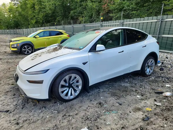 7SAYGDEE6TA411063 2026 TESLA MODEL Y - Image 1