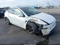7SAYGDEE6TA413718 2026 TESLA MODEL Y