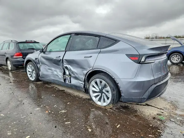 7SAYGDEE6TF322225 2026 TESLA MODEL Y - Image 2