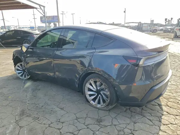 7SAYGDEE6TF325464 2026 TESLA MODEL Y - Image 2