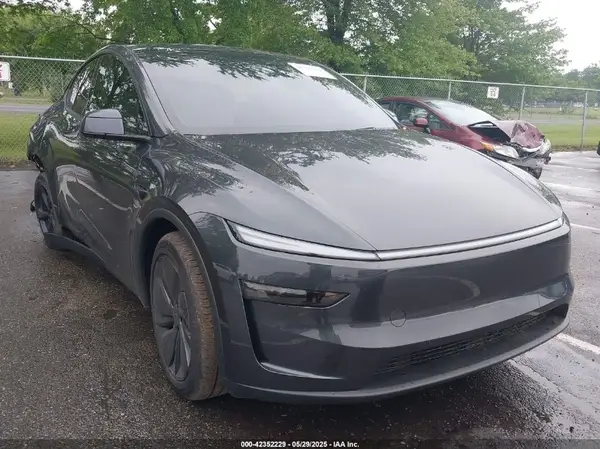 7SAYGDEE6TF325724 2026 TESLA MODEL Y - Image 1