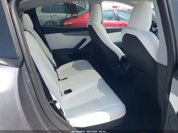 7SAYGDEE6TF329725 2026 TESLA MODEL Y - Image 8