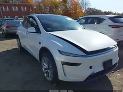 7SAYGDEE6TF330681 2026 TESLA MODEL Y