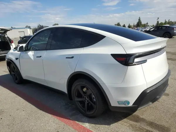 7SAYGDEE6TF346587 2026 TESLA MODEL Y - Image 2