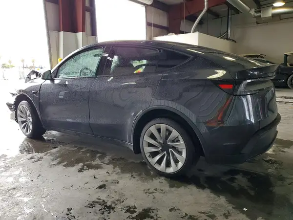 7SAYGDEE6TF354267 2026 TESLA MODEL Y - Image 2