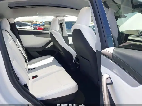 7SAYGDEE6TF356259 2026 TESLA MODEL Y - Image 8