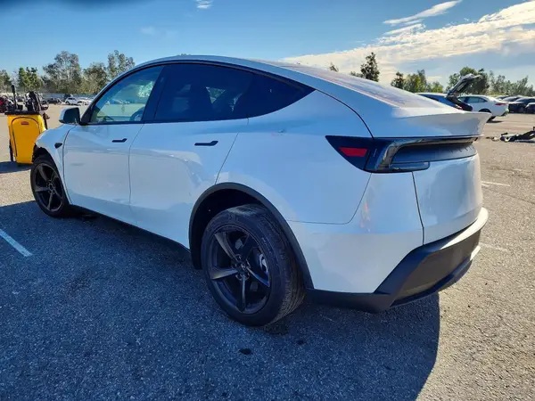 7SAYGDEE6TF356357 2026 TESLA MODEL Y - Image 2